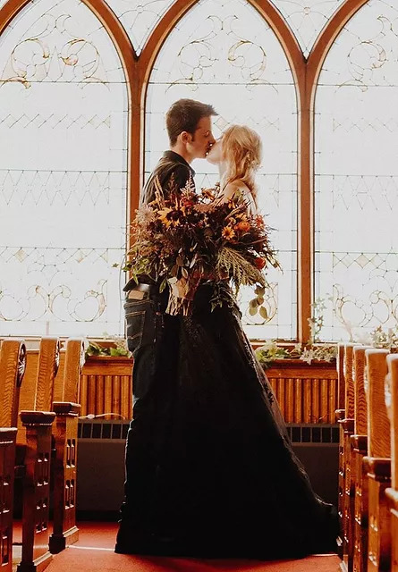 two people kissing